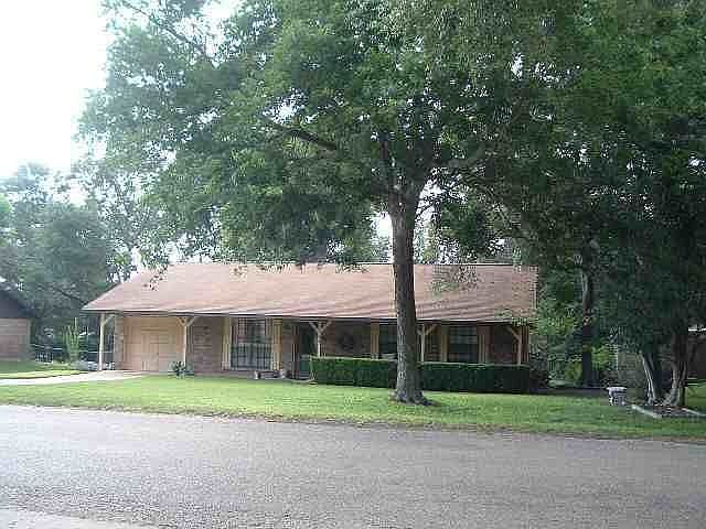 1st image of 83 Oakmont Cir