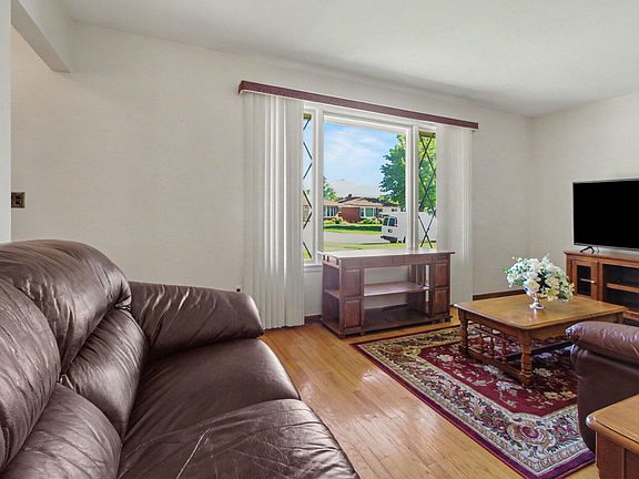 4th image of 24725 Hass St