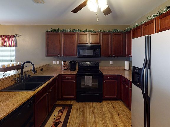5th image of 104 Hamlet Park Dr