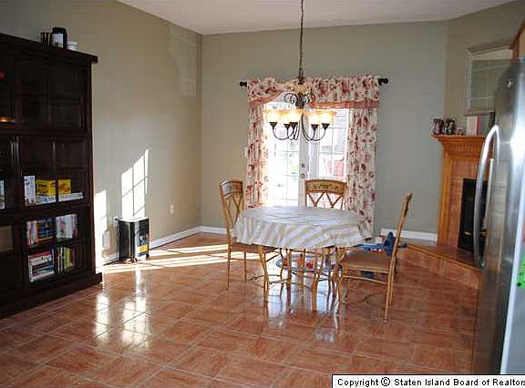 5th image of 43 Churchill Ave