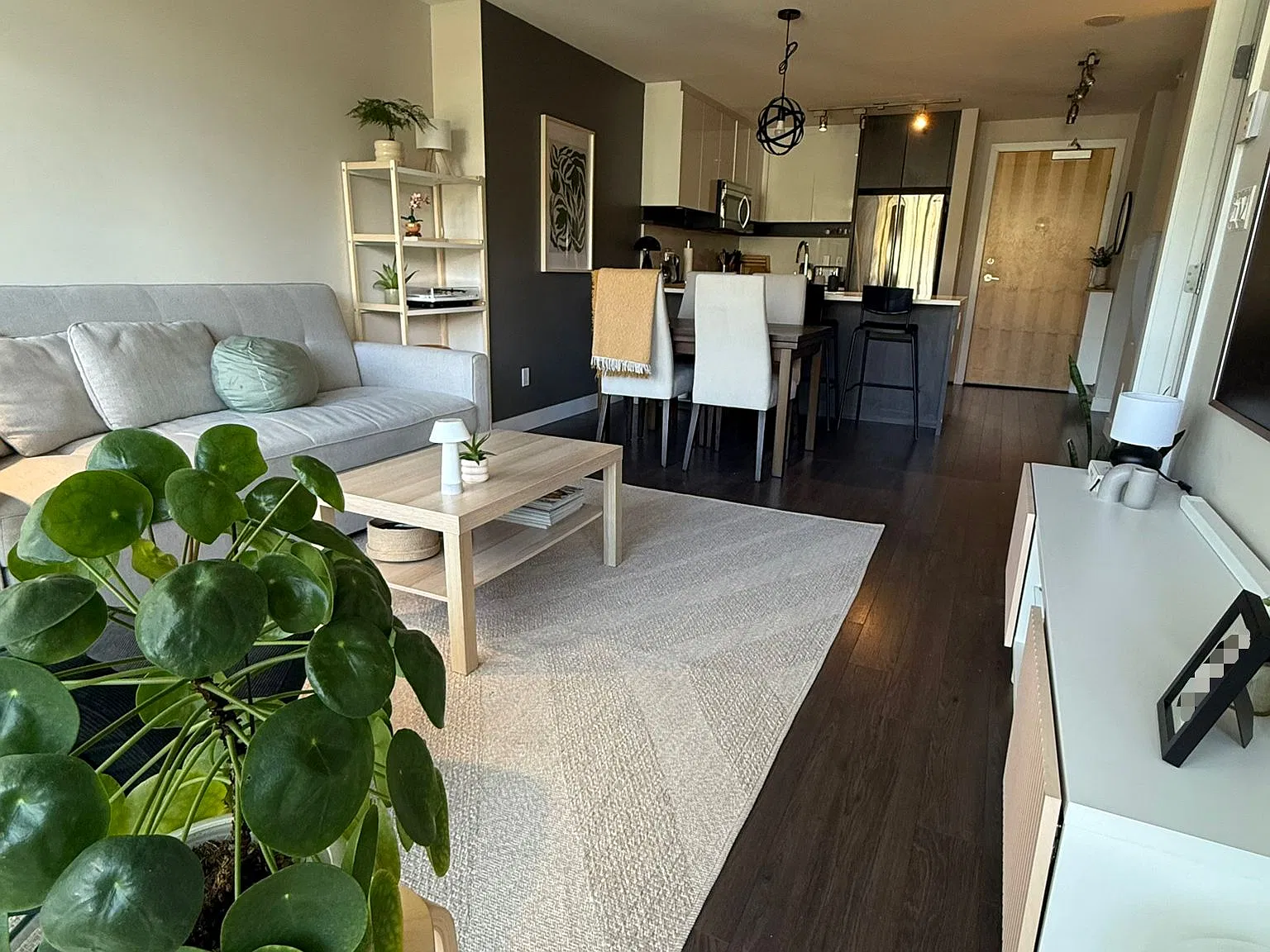 1 bed, 700 sqft, $2,250 — Photo 2