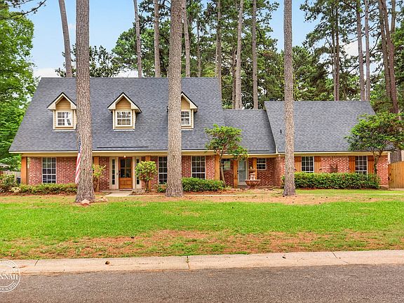 3rd image of 732 Coachlight Rd