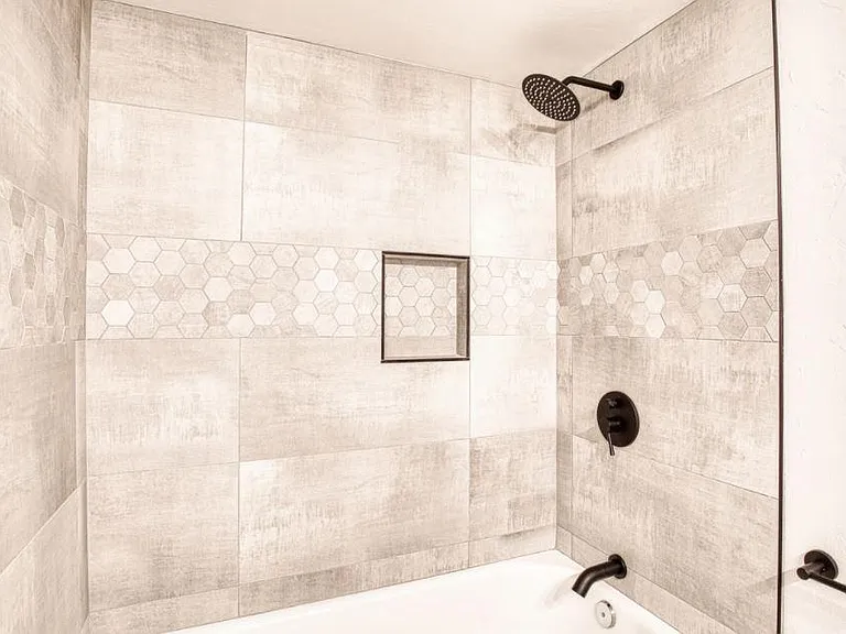 second bath shower/tub