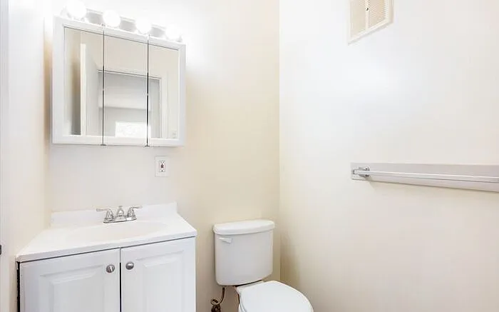2235 Sedgwick St #H — Photo 1