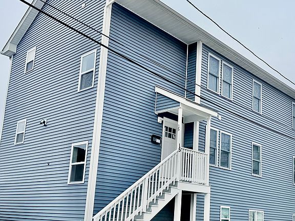 2nd image of 15 Lawrence St Unit 1