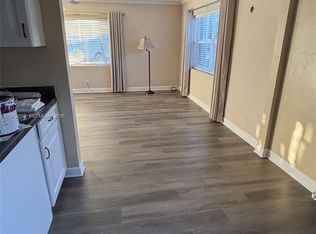 127 Lakeview Ave, Lantana, FL 33462