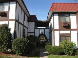 11 Skyline Dr, Fishkill, NY 12524