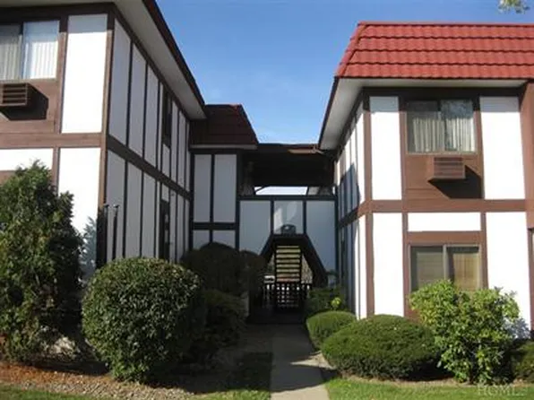11 Skyline Dr, Fishkill, NY 12524