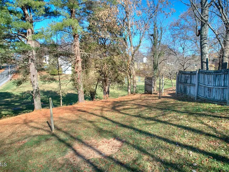 201 Springdale Rd — Photo 36