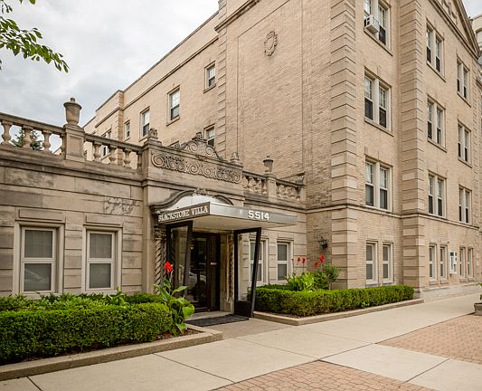 3rd image of 5514 S Blackstone Ave #5514-129