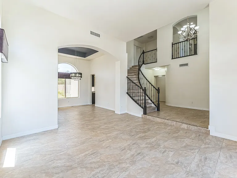 1111 W Washington Ave — Photo 4