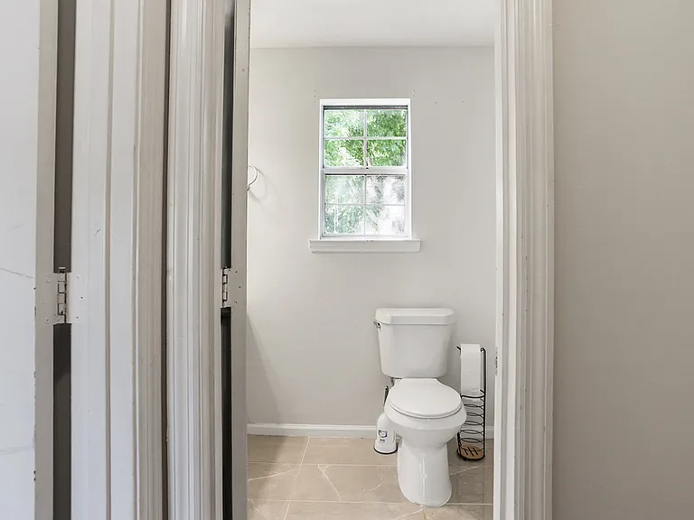 143 Cambridge Dr — Photo 5