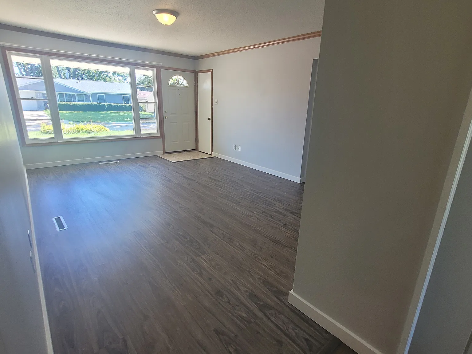 3 bed, 1100 sqft, $1,800 — Photo 3