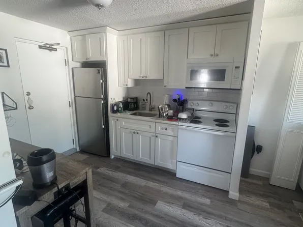 21 Walnut St #5, Quincy, MA 02171