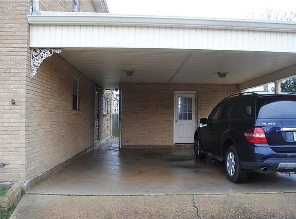 2nd image of 1310 Robert E Lee Blvd