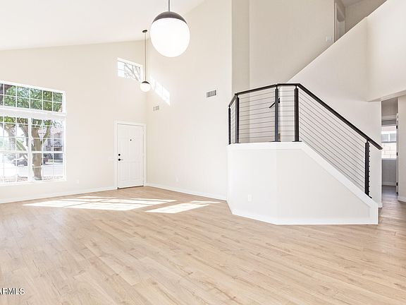 2nd image of 1018 W Kings Avenue