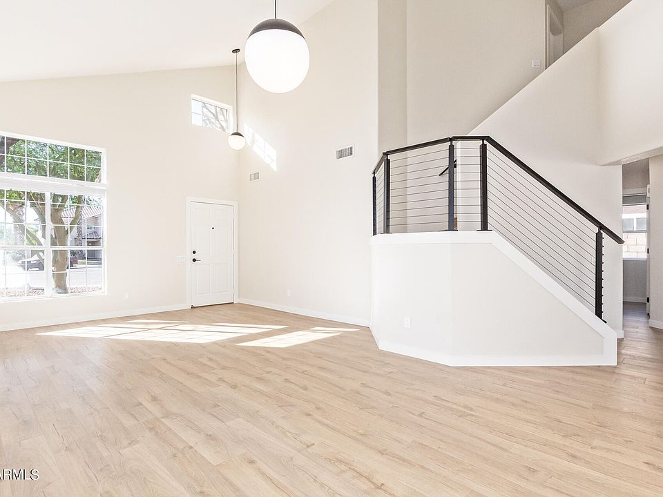 1st image of 1018 W Kings Avenue