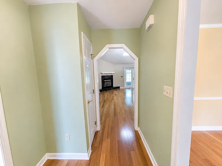 1285 Cordova Cir — Photo 4