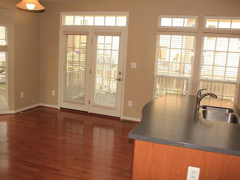 1743 Theale Way — Photo 9