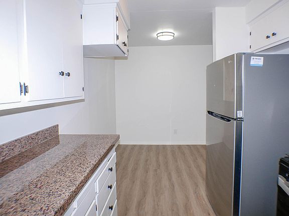 4th image of 2623 Dove St #2623