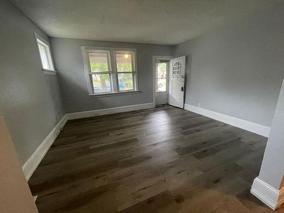 3rd image of 2815 Lyndhurst Ave
