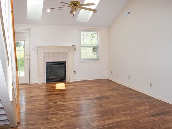4th image of 704 Harbor Way