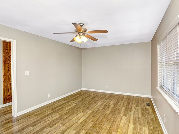 3rd image of 29440 Lakeview Dr