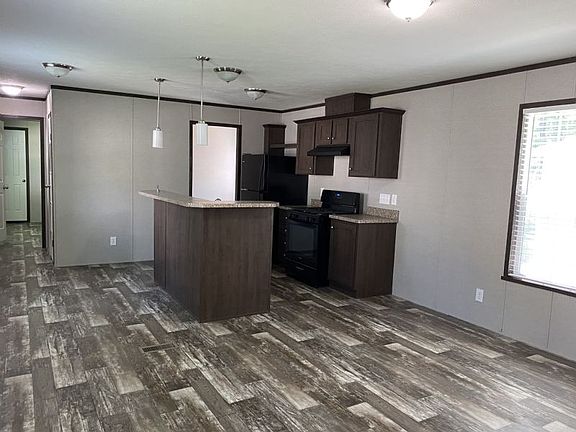 3rd image of 650 SE 42nd St