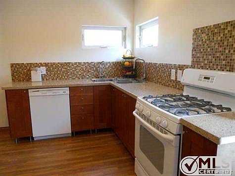 4th image of 14322 Emelita St