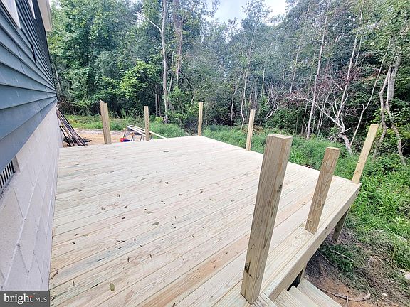 5th image of 32748 Poplar Dr