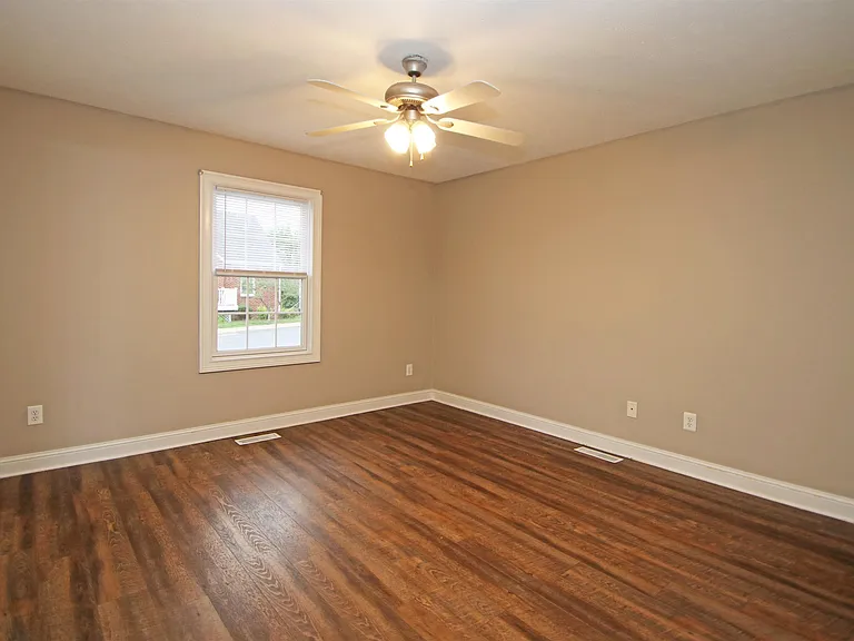 438 W Market St — Photo 10