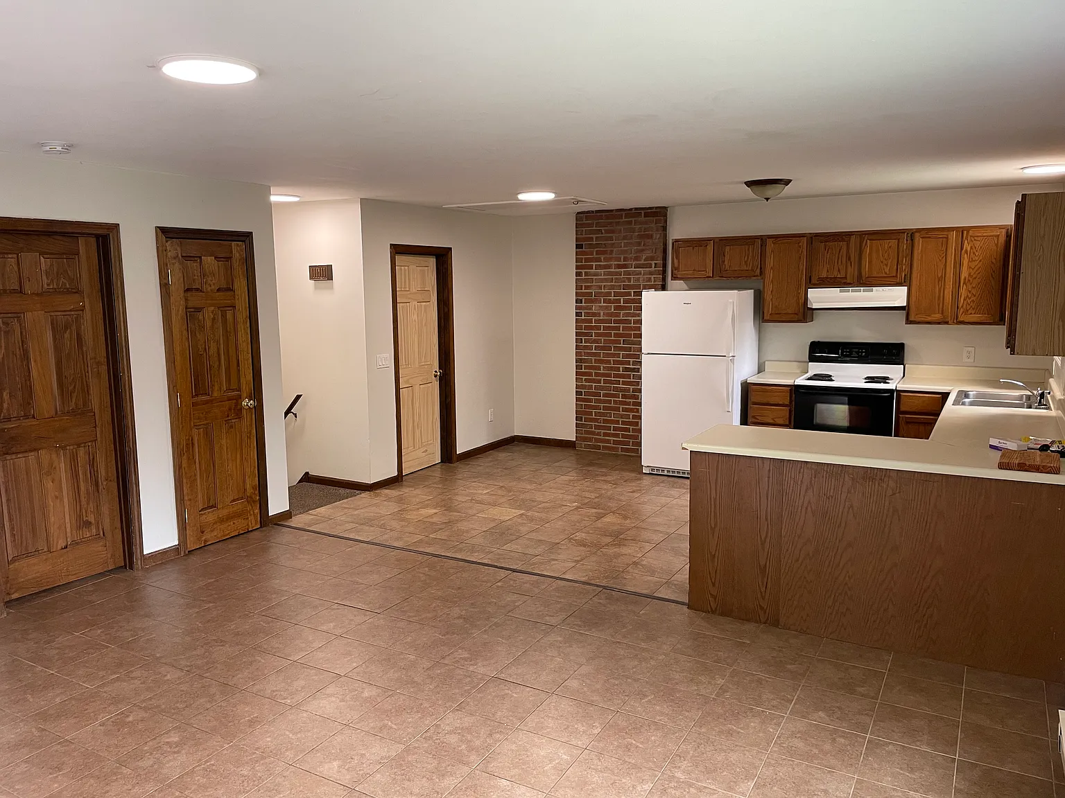 4 bed, 1600 sqft, $3,000 — Photo 2
