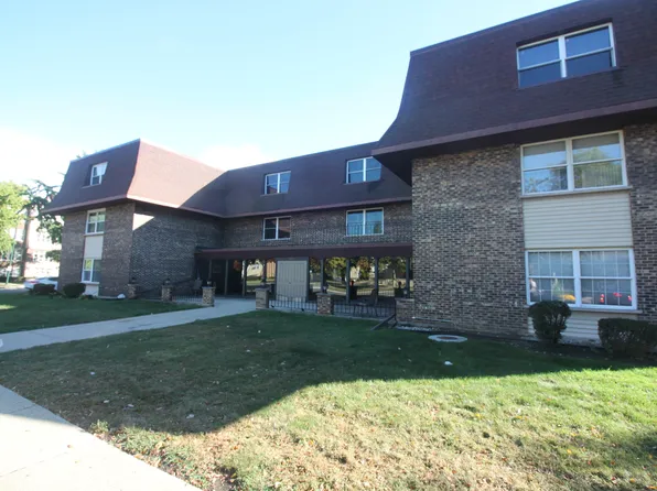 475 Shenstone Rd APT 303, Riverside, IL 60546