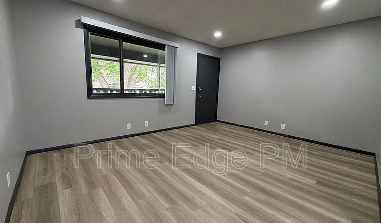 4520 Calvert St #6 — Photo 6