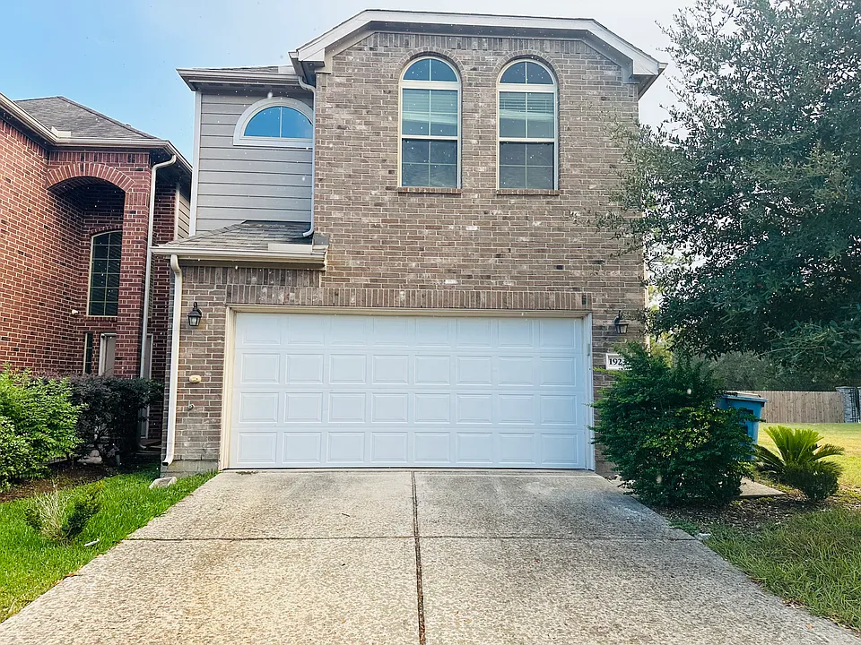 1923 Sophia Dr