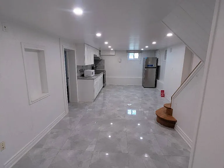 345 Centre St E #BASEMENT — Photo 2