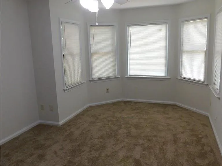 1129 Crystalwood Cir — Photo 12