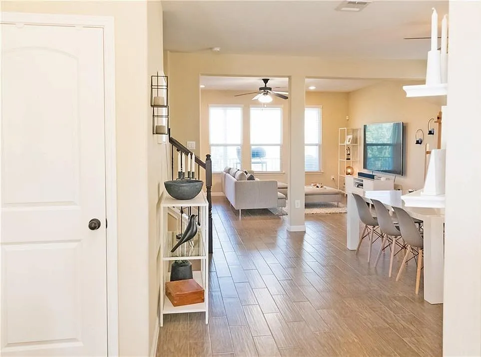 5 bed, 2.5 bath, 2762 sqft, $2,700 — Photo 4