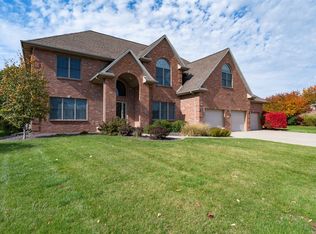 2208 Tori Ann Ln, Bloomington, IL
