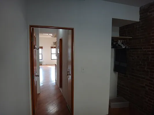 Rented by Absolute Capital, LLC | media 31
