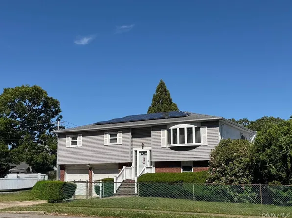 35 Grand Boulevard, Massapequa Park, NY 11762
