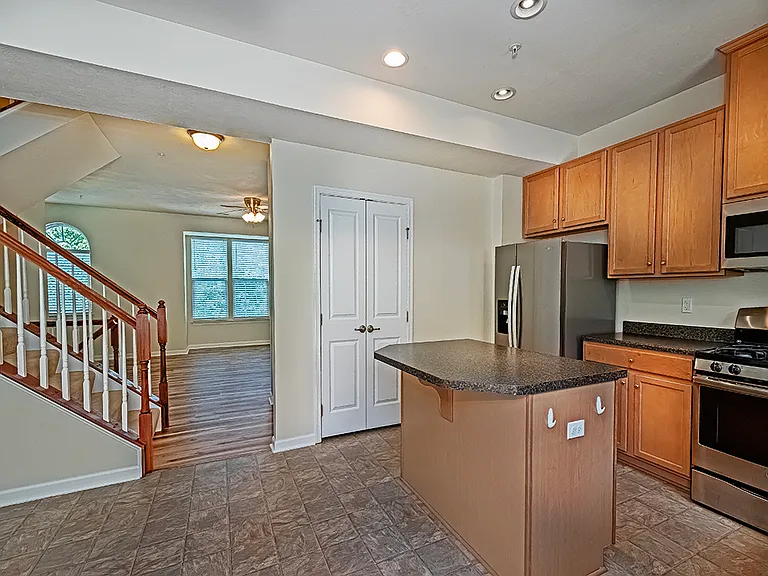 627 Edison Dr — Photo 5