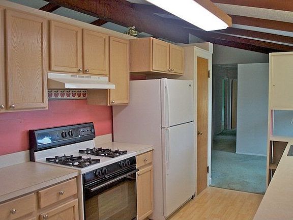 3rd image of 34 Westgate Dr