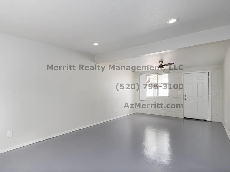 50 W King Rd #15 — Photo 2