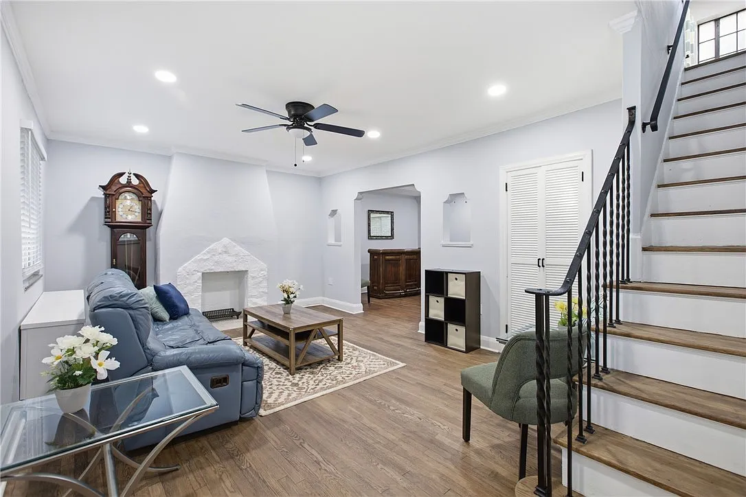 3 bed, 1.0 bath, 1180 sqft, $2,650 — Photo 3