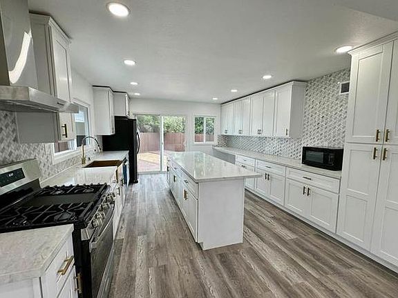 5th image of 1737 Grove Rd #1