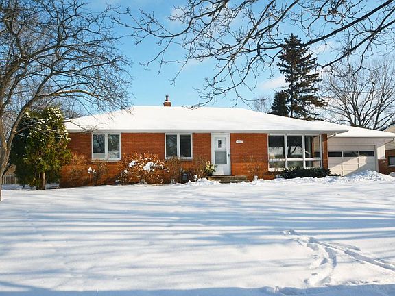3rd image of 2596 Southlawn Dr N