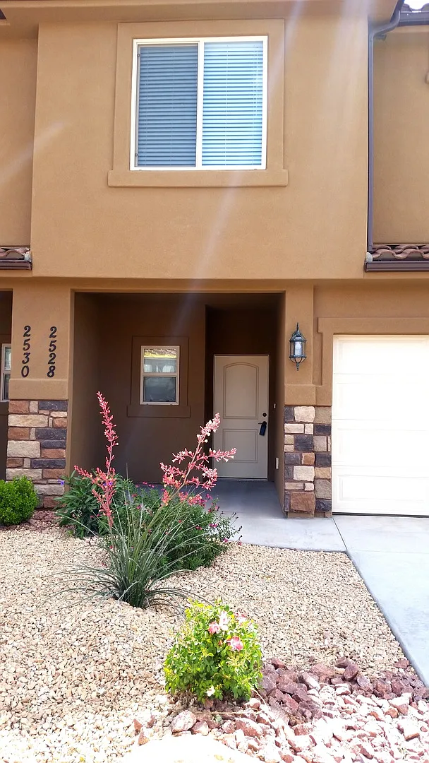 3 Bedroom Townhome In Santa Clara With Snow Canyon Views — Photo 4