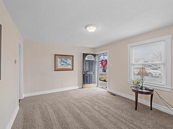 5th image of 423 E 27th St