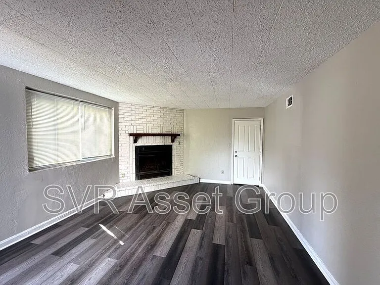 9073 11th Ave — Photo 10